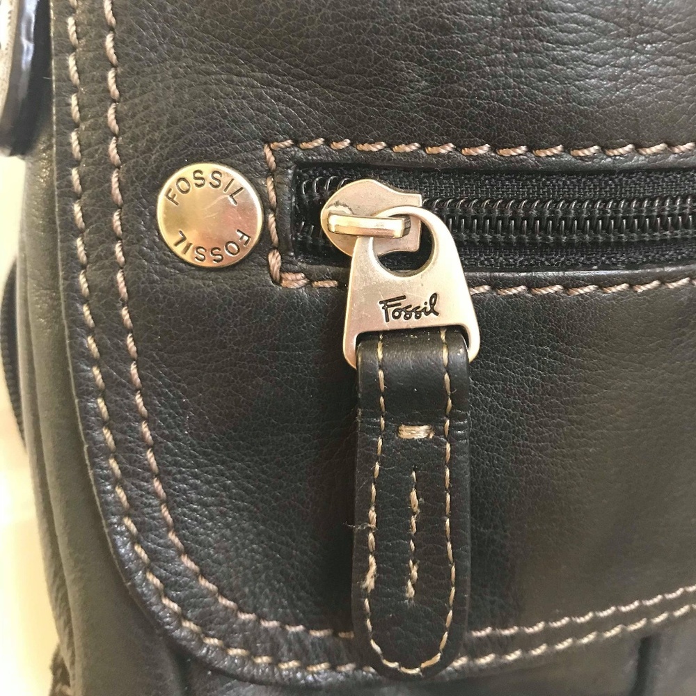 Fossil- Leather Crossbody purse, organizer